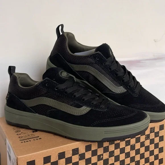 Vans WMNS Zahba
Fatigue/Black
VN0007QQFTB
SNEAKERS - Picture 6 of 16